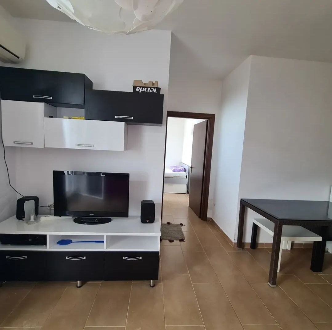 Holiday rental Vlorë penthouse interior with modern amenities and sea view